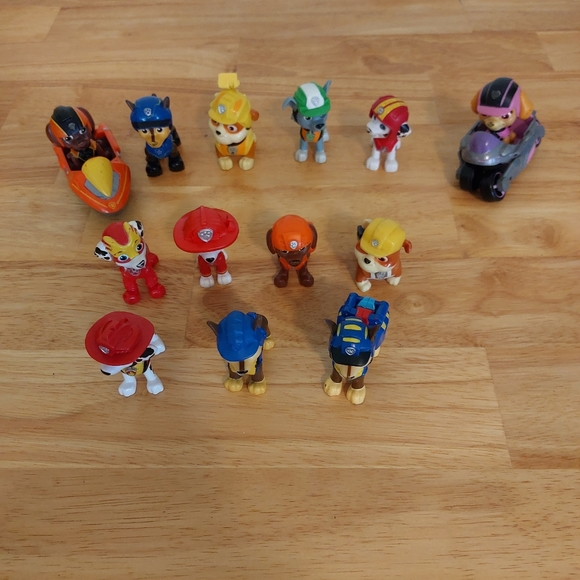 13 Paw Patrol Figures - Picture 4 of 5